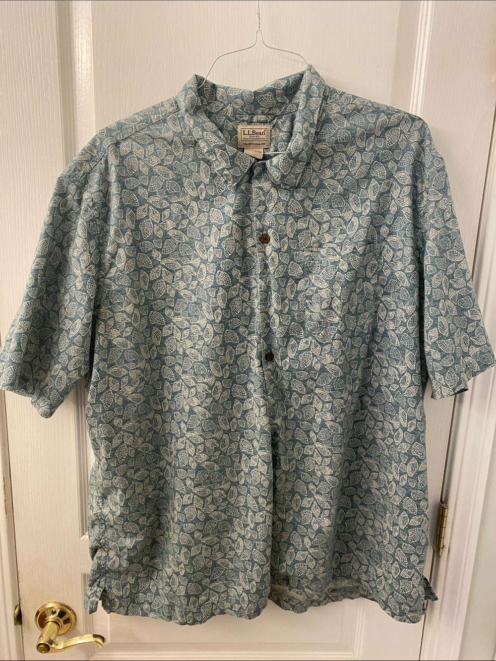 L.L. Bean Men's Short-Sleeve Button-Down Leaf Print Shirt - Teal and White